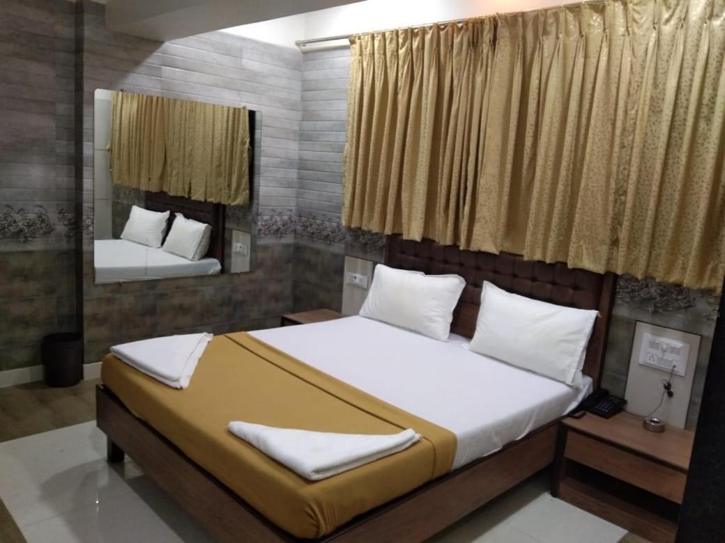 Hotel Royal Residency Мумбай Екстериор снимка