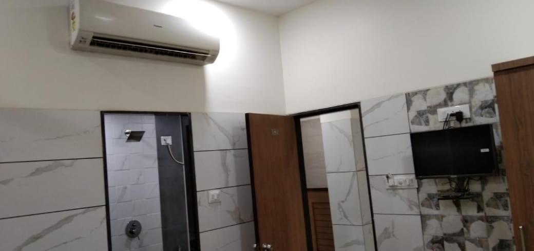 Hotel Royal Residency Мумбай Екстериор снимка